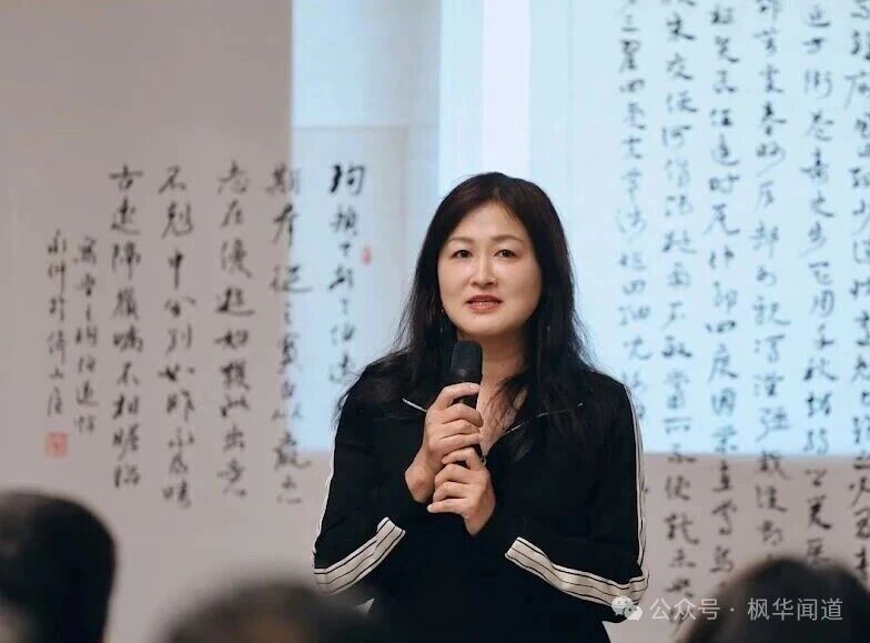 Ms. Jiang Mei, representative of the Kanata Senior Citizens Service Centre, giving a speech