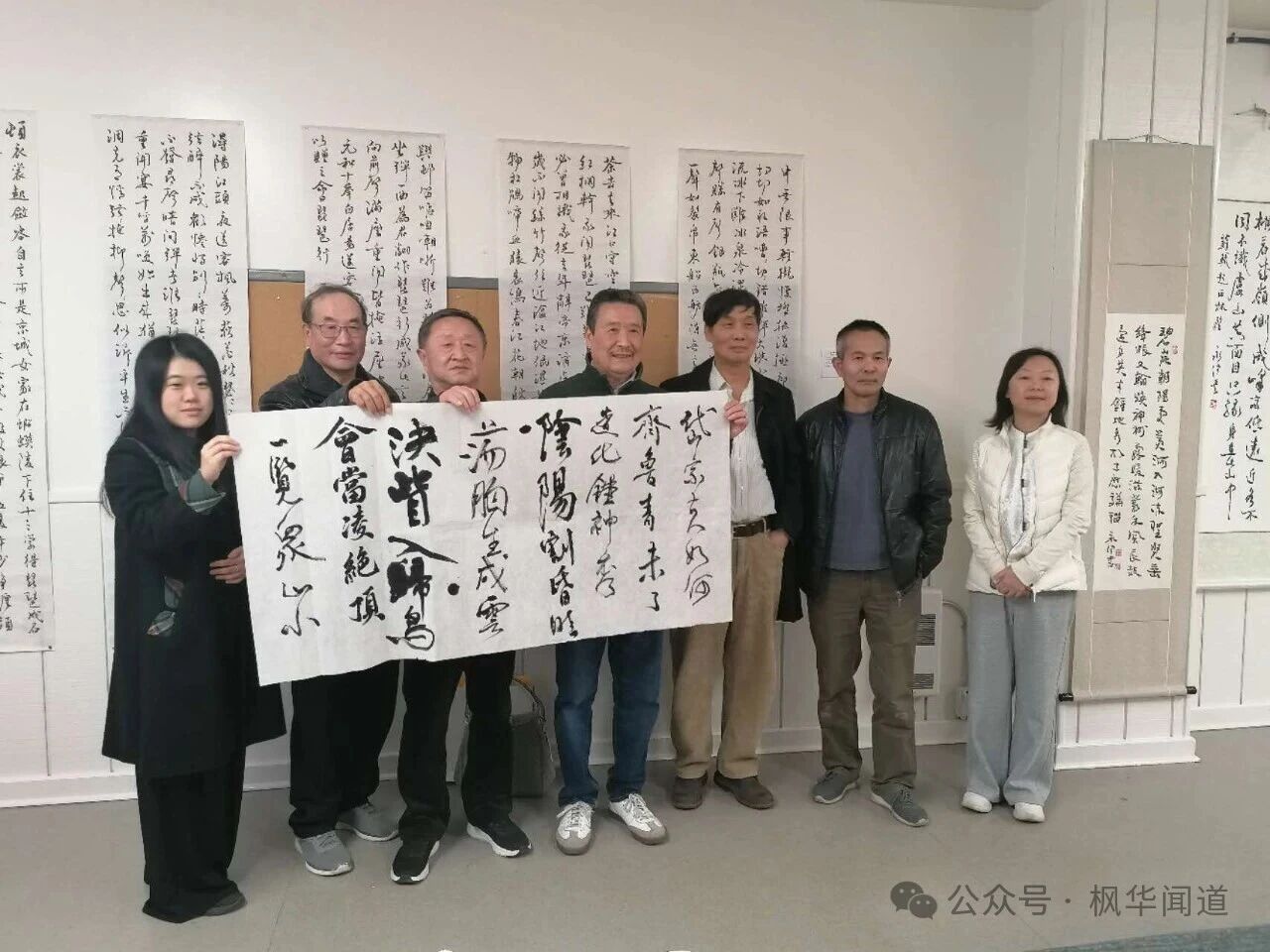 Calligraphy friends collaborating impromptu to write the famous lines from 'Gazing at Mount Tai'