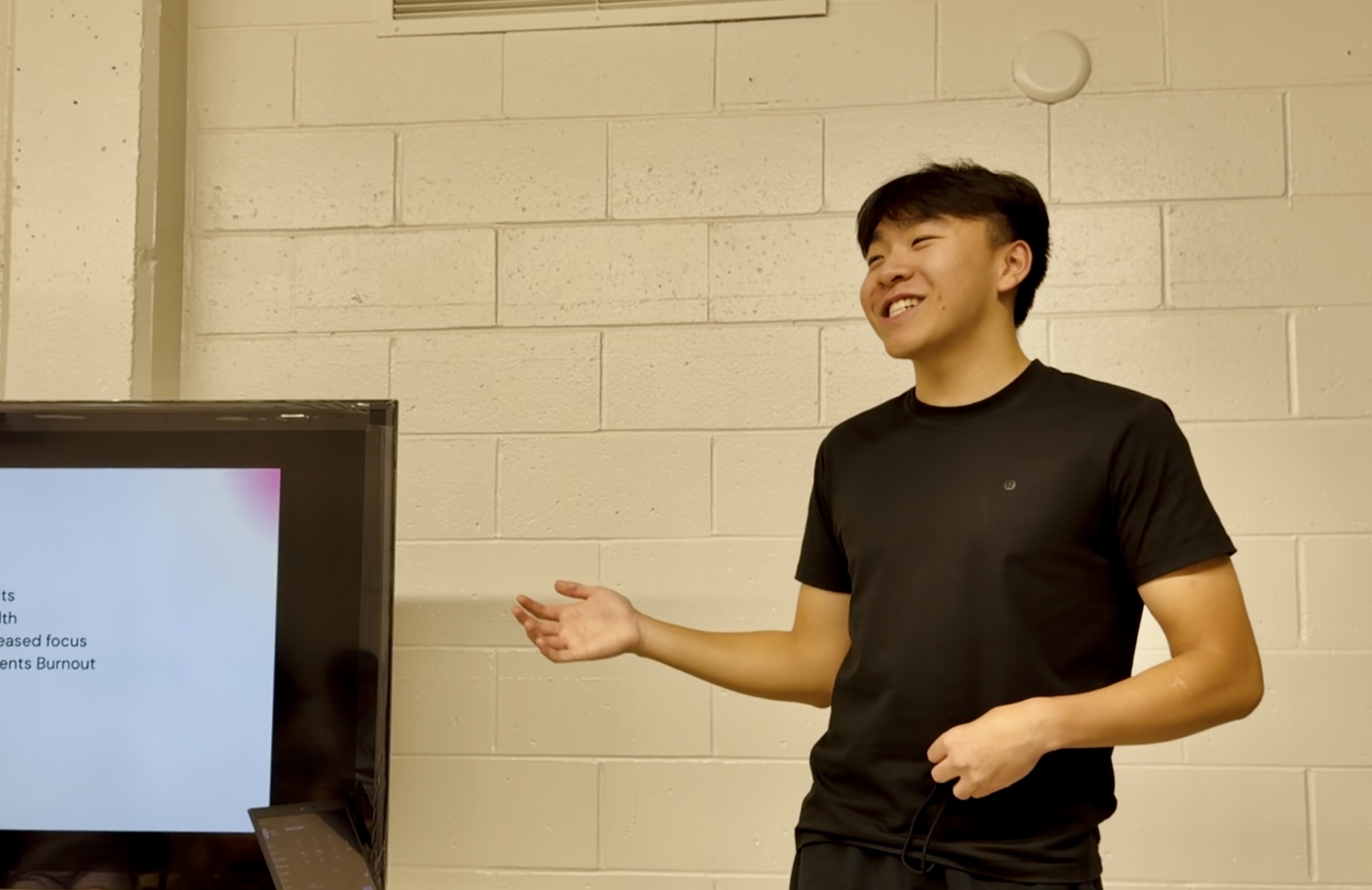 Michael Wang 在讲座现场分享时间管理与运动、音乐的平衡